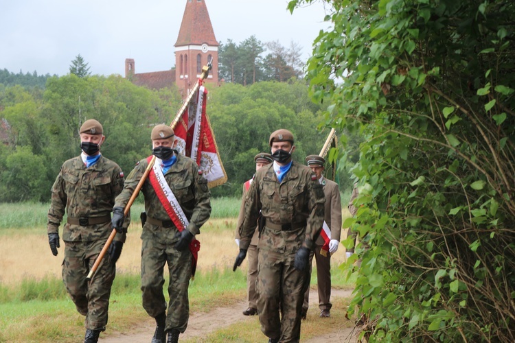 Orzechowo. Posadzenie dębów katyńskich