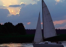 Żaglówka o zachodzie słońca.
31.07.2020 Jezioro Augustowskie
