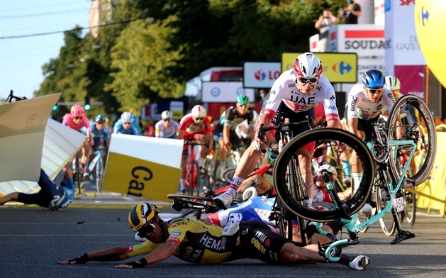 Tragiczny finał etapu Tour de Pologne - zwycięzca etapu walczy o życie