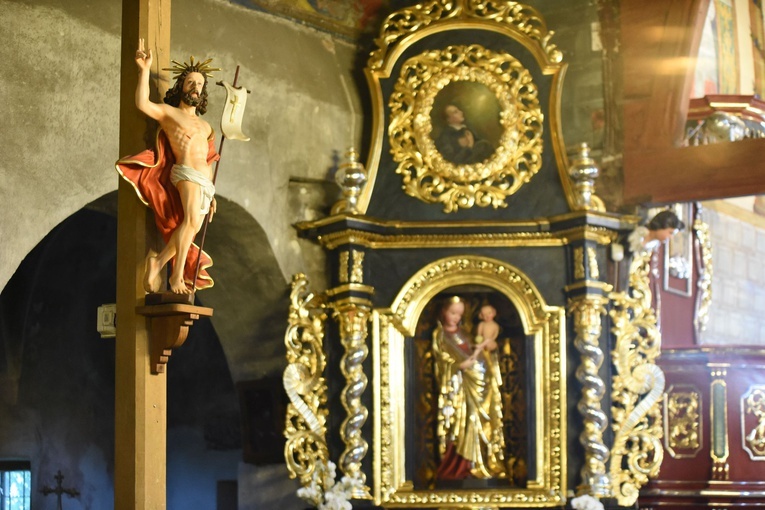 Zabytkowy kościół w Krużlowej