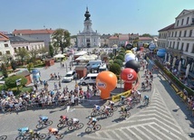 Wadowice. Kard. Dziwisz otworzył trzeci etap 77. Tour de Pologne