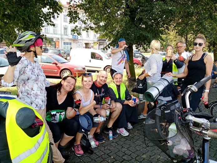 Sochaczewscy cykliści u Matki