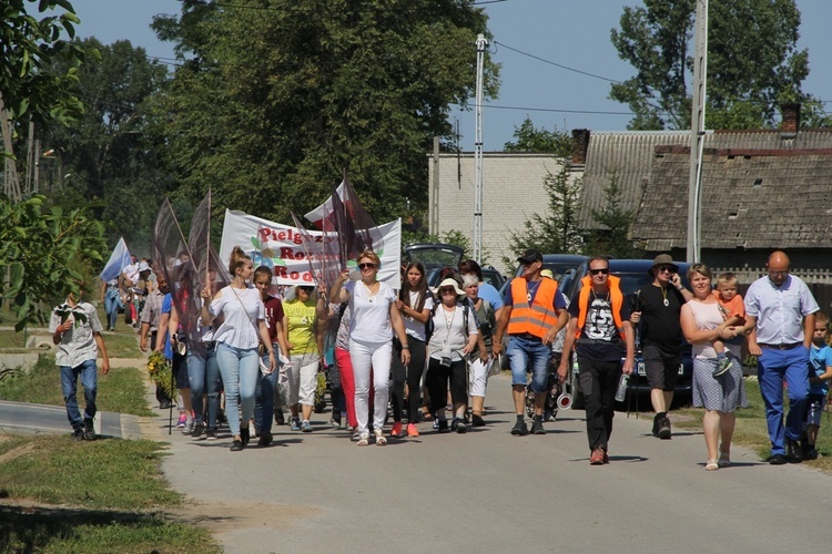 W tym roku pielgrzymi z Radomia do Jarosławic wyruszą już po raz 7.