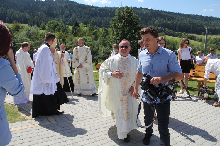 Stawisza. Poświęcenie pomnika i kaplicy św. Jana Pawła II