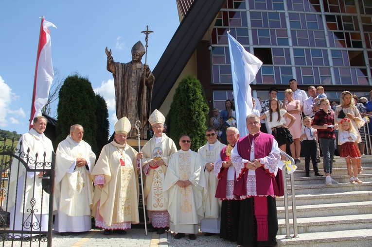 Stawisza. Poświęcenie pomnika i kaplicy św. Jana Pawła II