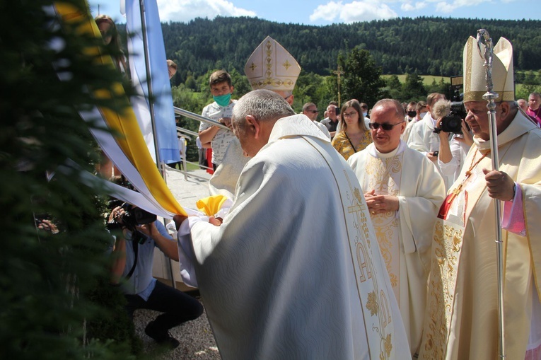 Stawisza. Poświęcenie pomnika i kaplicy św. Jana Pawła II