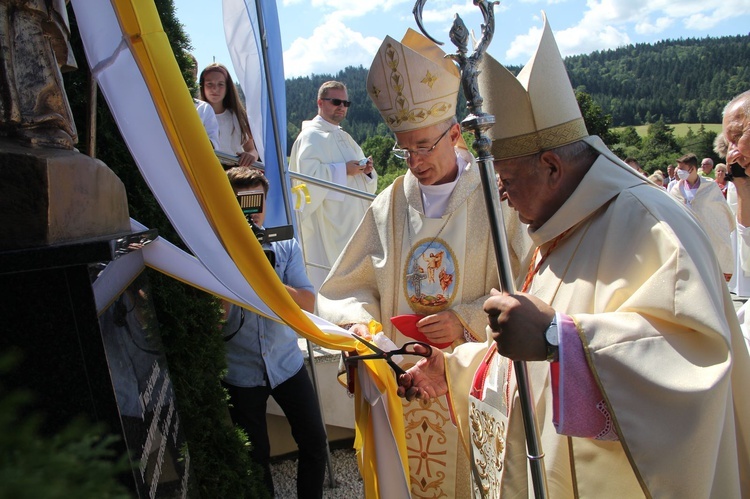 Stawisza. Poświęcenie pomnika i kaplicy św. Jana Pawła II