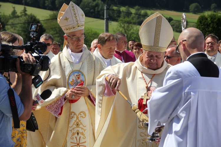 Stawisza. Poświęcenie pomnika i kaplicy św. Jana Pawła II