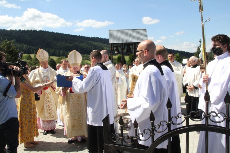 Stawisza. Poświęcenie pomnika i kaplicy św. Jana Pawła II