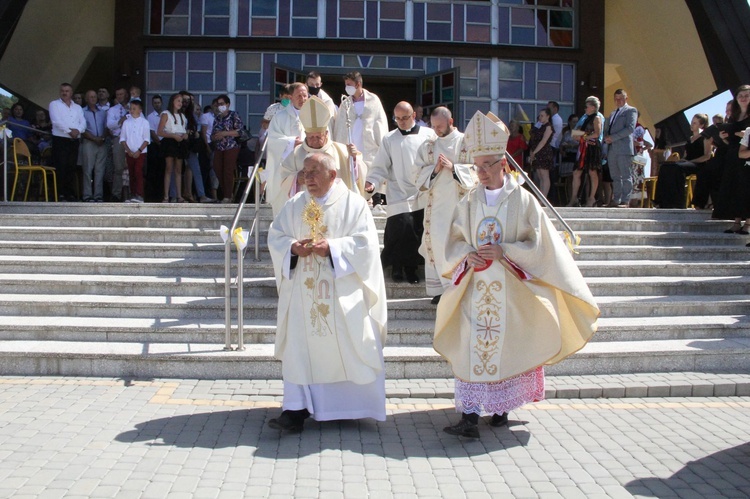 Stawisza. Poświęcenie pomnika i kaplicy św. Jana Pawła II