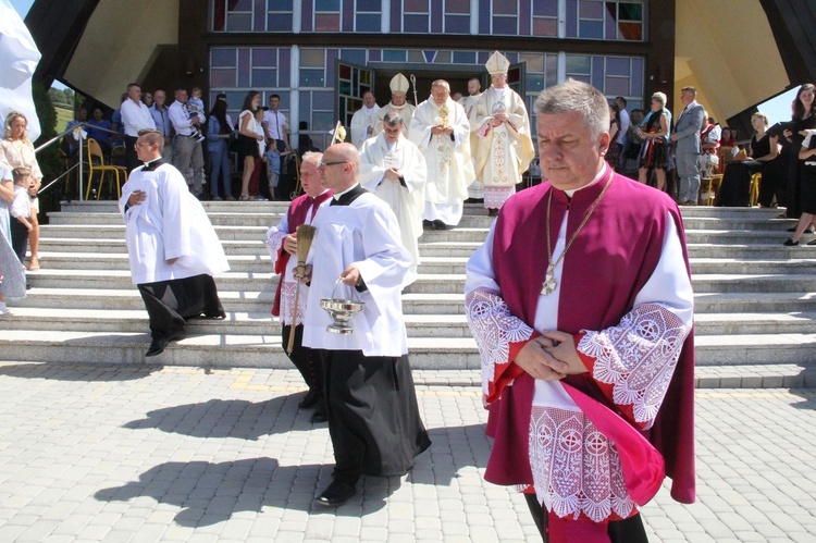 Stawisza. Poświęcenie pomnika i kaplicy św. Jana Pawła II