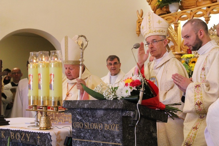 Stawisza. Poświęcenie pomnika i kaplicy św. Jana Pawła II