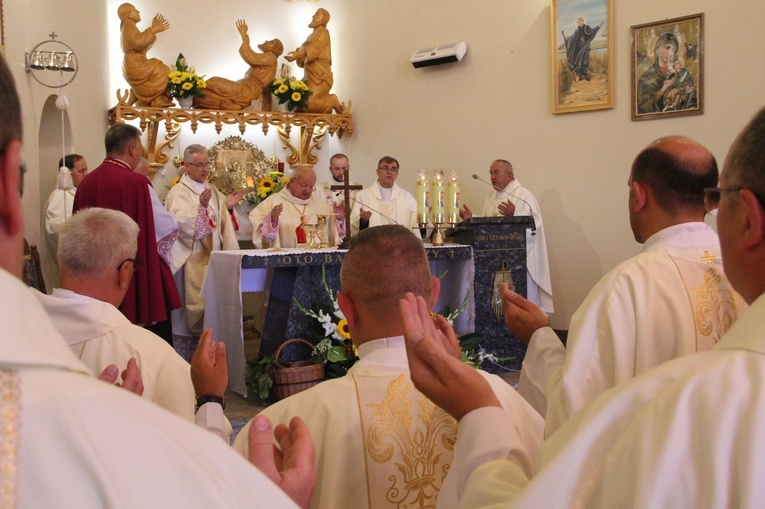 Stawisza. Poświęcenie pomnika i kaplicy św. Jana Pawła II