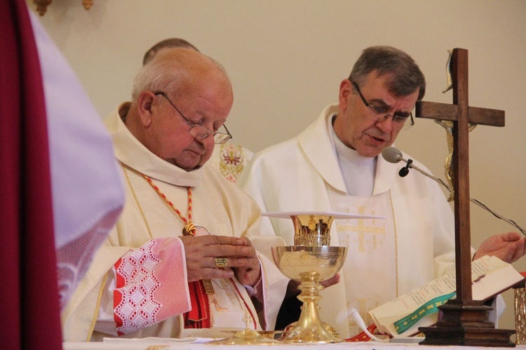 Stawisza. Poświęcenie pomnika i kaplicy św. Jana Pawła II