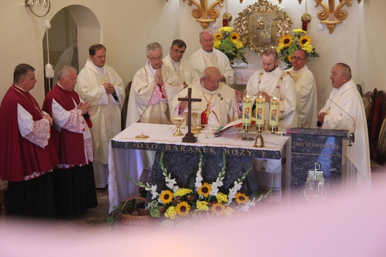 Stawisza. Poświęcenie pomnika i kaplicy św. Jana Pawła II