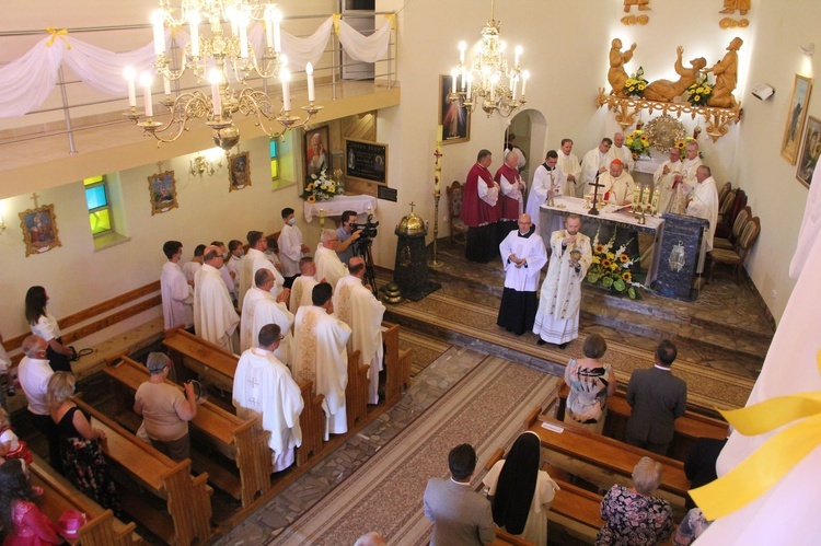 Stawisza. Poświęcenie pomnika i kaplicy św. Jana Pawła II