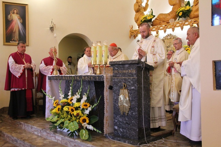 Stawisza. Poświęcenie pomnika i kaplicy św. Jana Pawła II