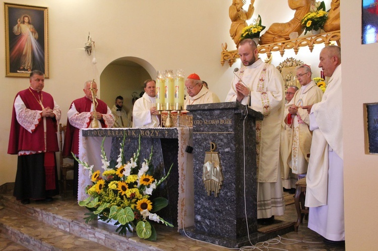 Stawisza. Poświęcenie pomnika i kaplicy św. Jana Pawła II