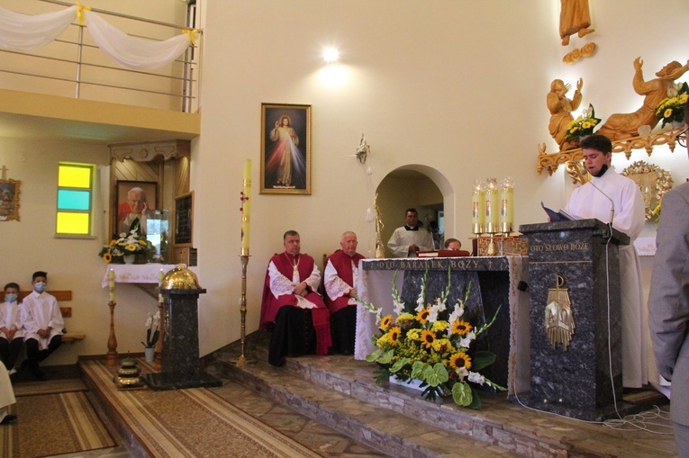 Stawisza. Poświęcenie pomnika i kaplicy św. Jana Pawła II