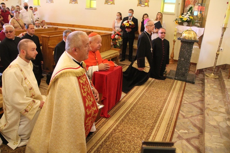 Stawisza. Poświęcenie pomnika i kaplicy św. Jana Pawła II