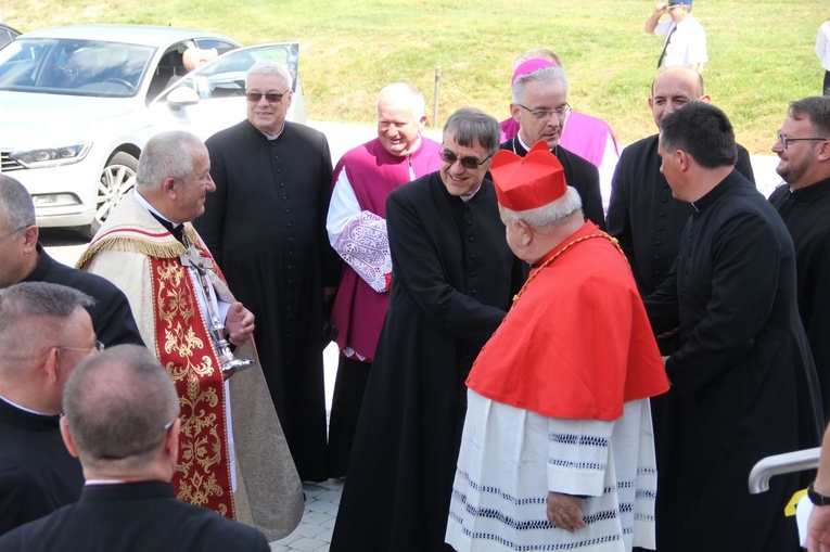 Stawisza. Poświęcenie pomnika i kaplicy św. Jana Pawła II