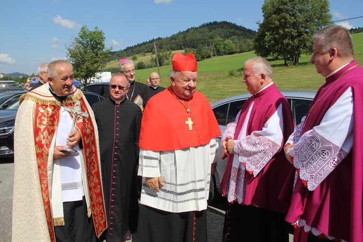 Stawisza. Poświęcenie pomnika i kaplicy św. Jana Pawła II