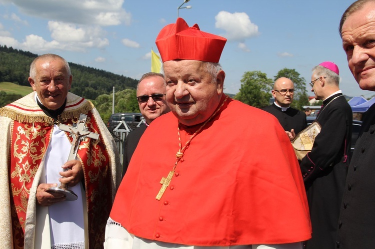 Stawisza. Poświęcenie pomnika i kaplicy św. Jana Pawła II