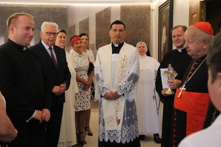 Bobowa. Przekazanie relikwii św. Jana Pawła II