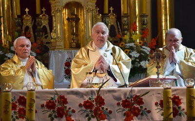 Mszy św. odpustowej przewodniczył śwętujacy 50-lecie kapłąństwa Zygmunt Uczciwek.