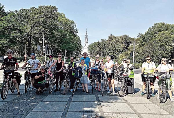 14 cyklistów z Sochaczewa pielgrzymowało do tronu Czarnej Madonny.