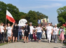 Tak grupa 5 wchodziła rok temu na Jasną Górę.