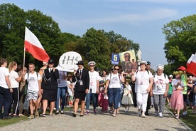 Tak grupa 5 wchodziła rok temu na Jasną Górę.