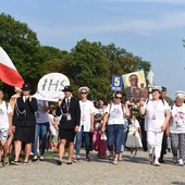 Tak grupa 5 wchodziła rok temu na Jasną Górę.