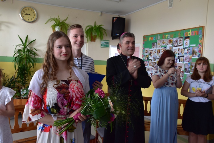 Spotkanie oazowiczów Ruchu Światło-Życie z bp. Zielińskim