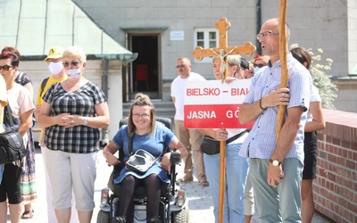 Na początku pielrzymkowej Drogi Krzyżowej na murach Jasnej Góry...