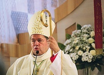 ▲	Arcybiskup Jan Romeo Pawłowski.