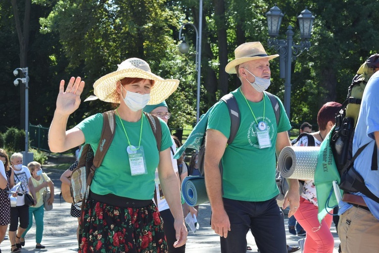 Pielgrzymi u tronu Matki 