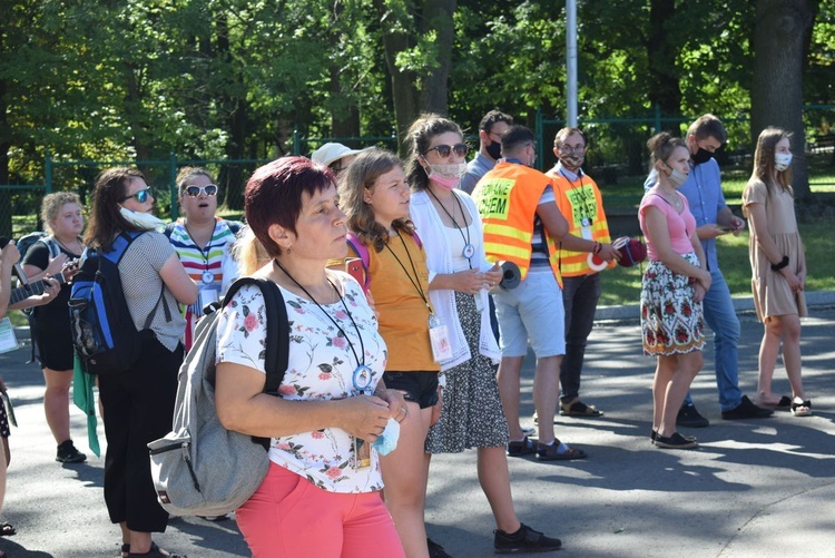 Pielgrzymi u tronu Matki 