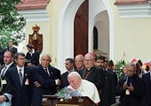 – Noszę w sobie wielki dług w stosunku do tych, którzy wówczas podjęli walkę z najeźdźcą – mówił Jan Paweł II w Radzyminie.