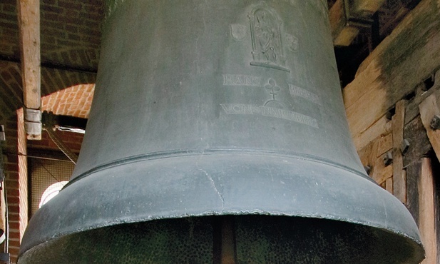 Zygmunt waży 12,6 tony.