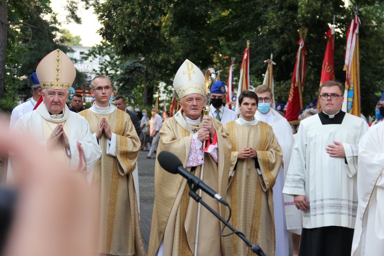 Kamionek: Odsłonięto tablicę upamiętniającą ks. Skorupkę i jego żołnierzy [GALERIA]