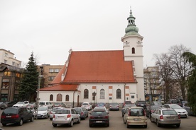 Bazylika Morska w Gdyni mieści się przy ul. Armii Krajowej 26.