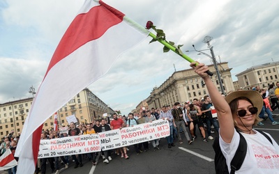 Białoruś: Tysiące ludzi na demonstracji w stolicy