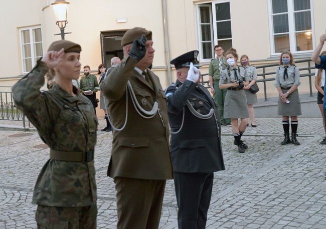 Odsłonięcie tablicy upamiętniającej harcerzy