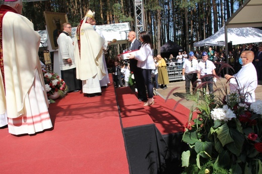 Matka Boża Zwycięska ukoronowana! [GALERIA ZDJĘĆ]