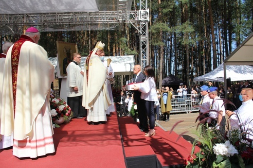 Matka Boża Zwycięska ukoronowana! [GALERIA ZDJĘĆ]