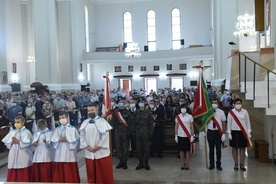 W Eucharystii uczestniczyło wielu dąbrowian.