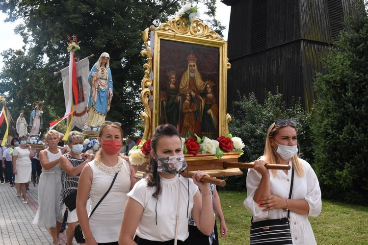 Odnowiony kościół w Wietrzychowicach