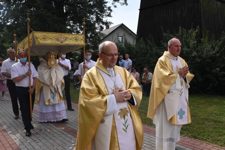 Odnowiony kościół w Wietrzychowicach