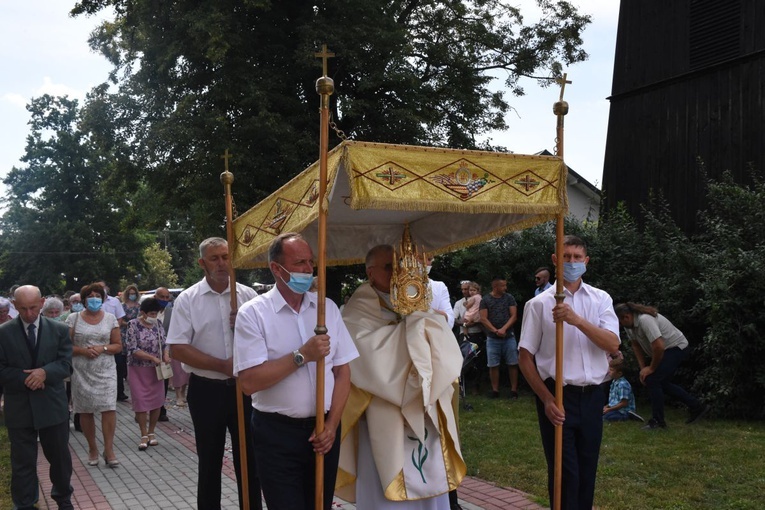 Odnowiony kościół w Wietrzychowicach